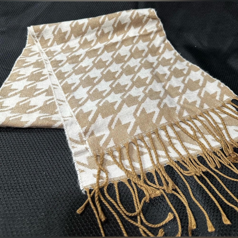 Cejon Houndstooth Design Scarf 100% Acrylic Beige and White 60”x11” With Fringe